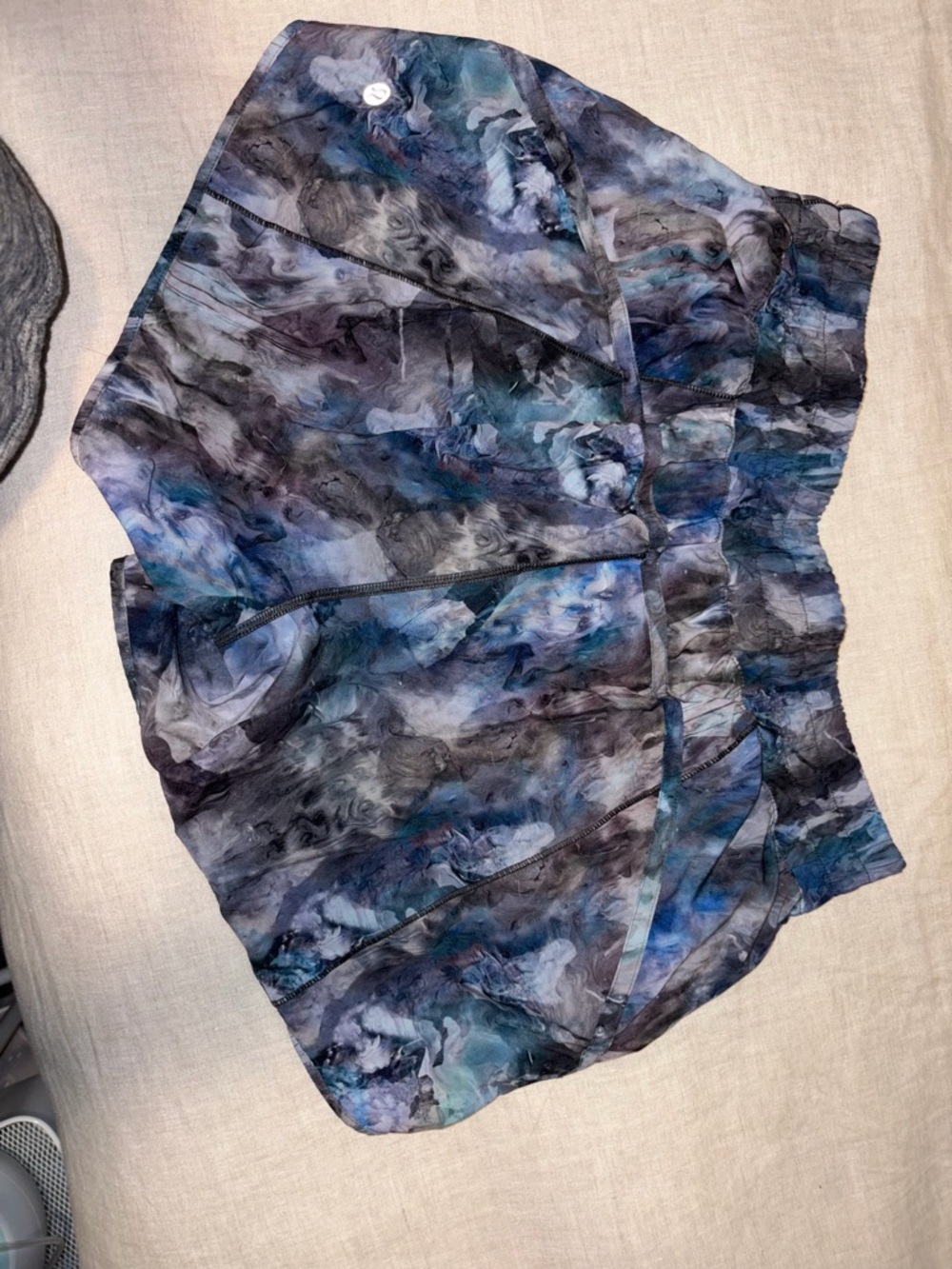 Lululemon HR shorts in Blue-Gray Marble Print